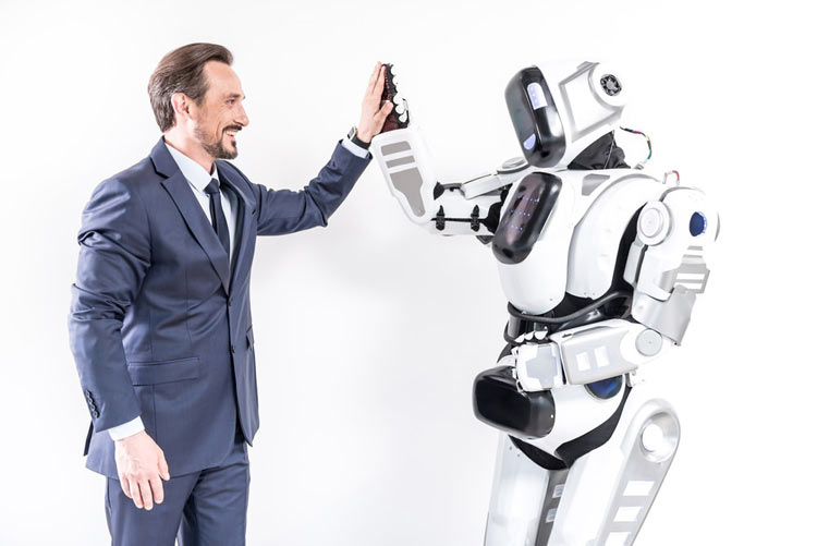 عکس همکاری انسان و ربات در آینده